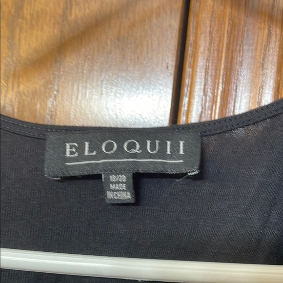 ELOQUII UEC Women’s Size 18/20 Black Wrap Top Short Sleeve V-Neck Asymmetrical - Picture 2 of 8